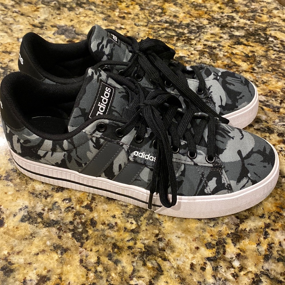 Men’s Adidas Daily 3.0 Skate Shoe - gray, black, white. Size 6.5